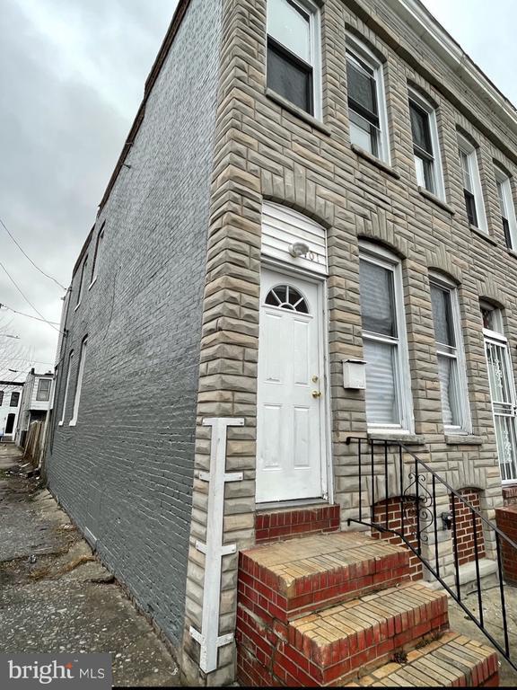Building Photo - 401 S Mount St