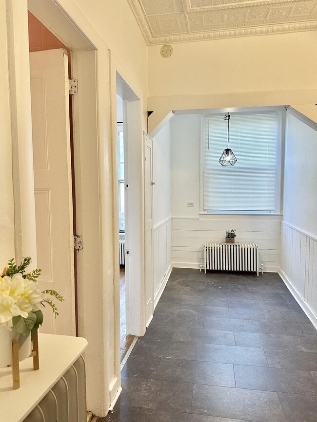 Building Photo - 130 5th Ave