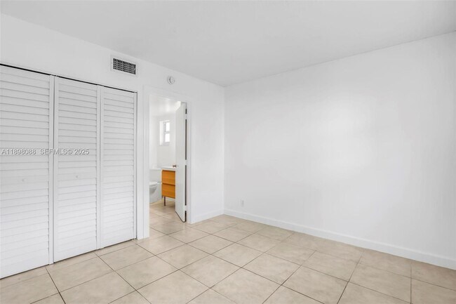 Foto del edificio - 8002 Lagos De Campo Blvd