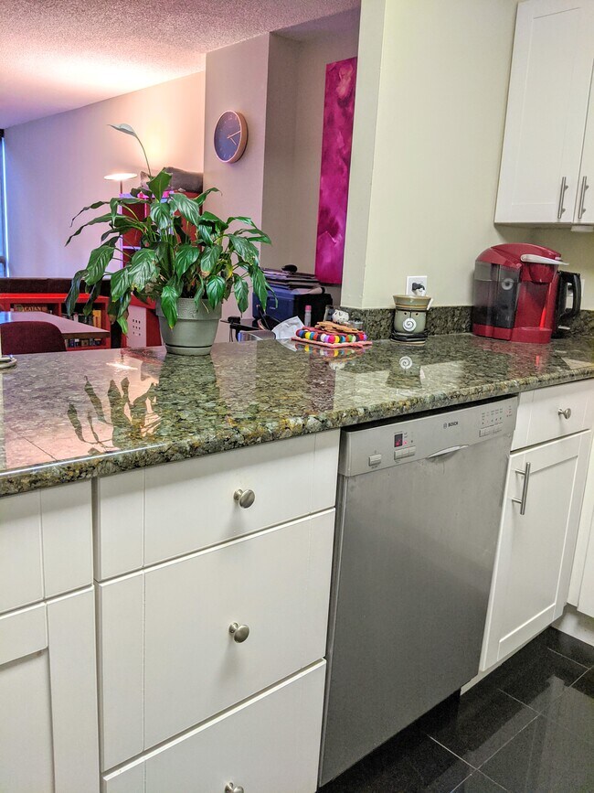 Foto del edificio - 70 W Huron St