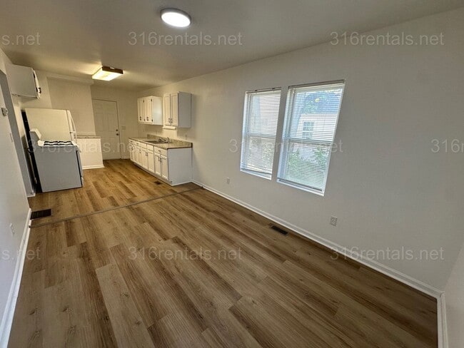 Building Photo - $795 - 1 bed 1 bath - Single Family Home