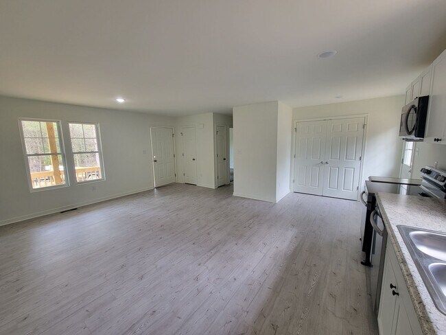 Building Photo - Price Reduced!! Three bedroom house in Cum...