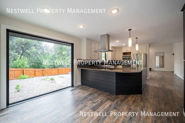 Foto del edificio - 659 Halifax Ct