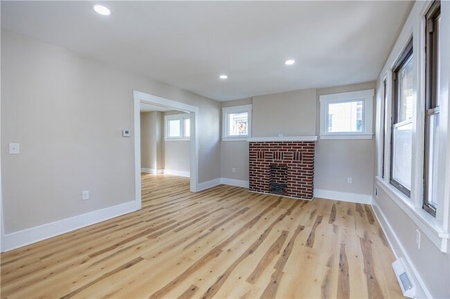 Foto del edificio - 232 St Clair St