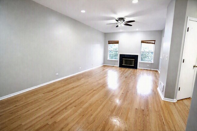 Building Photo - 318 Abington Woods Dr