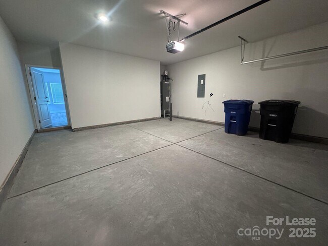 Foto del edificio - 125 Johns Cardinal Dr