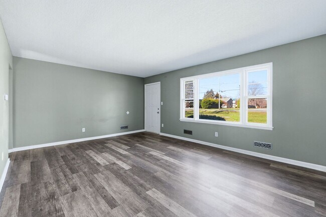 Foto del edificio - Updated 3BR Home with Fenced Yard & Garage