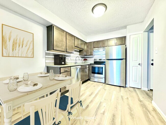 Foto del edificio - Renovated Two-Bedroom Apartment – Prime Wa...