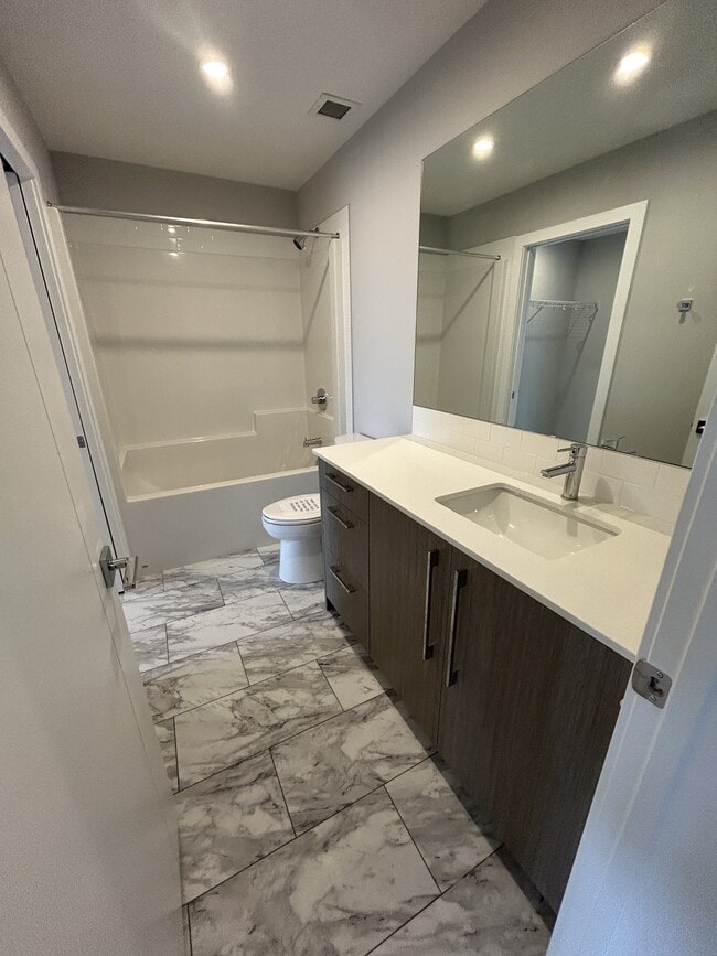 Building Photo - 60 Skyview Ranch Rd NE