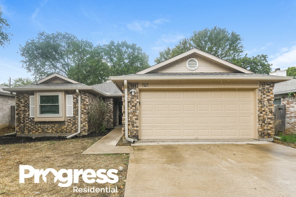 Primary Photo - 1121 Cardinal Oaks Dr
