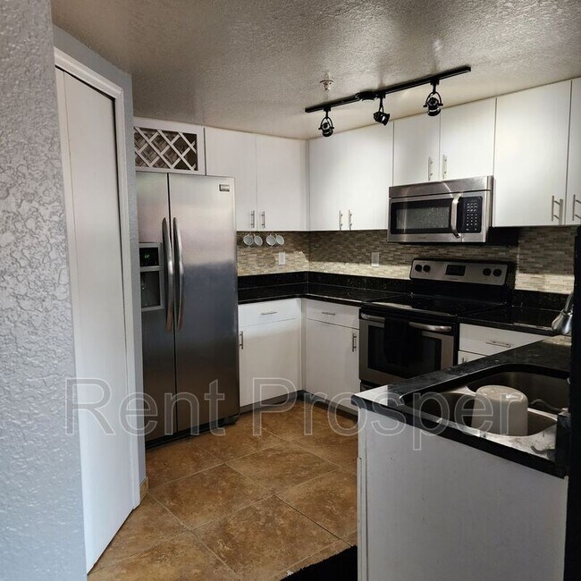 Building Photo - 102 Vista Verdi Cir