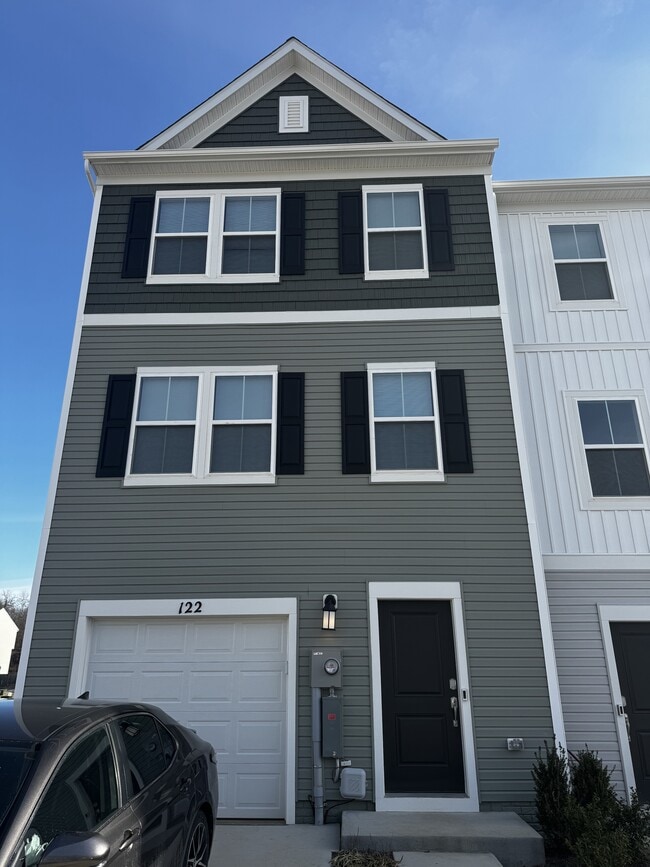 Building Photo - 122 Milburn Dr