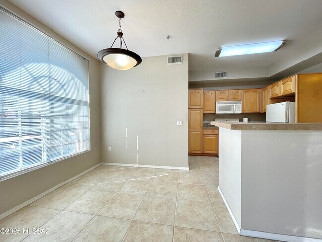 Foto del edificio - 1500 E Pusch Wilderness Dr