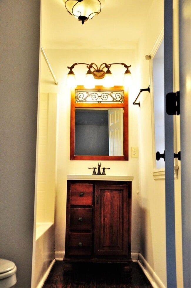 Building Photo - 35 Bogard St