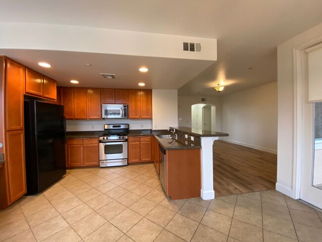Foto del edificio - Beautiful Phoenician Apartments - 2 Bed, 2...