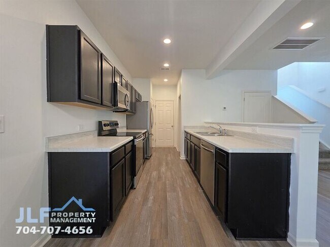 Building Photo - Beautiful 3 Bed/2.5 Bath Home in Landis, NC!