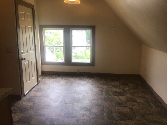 Foto del edificio - 3312-14 W Mt Vernon Ave