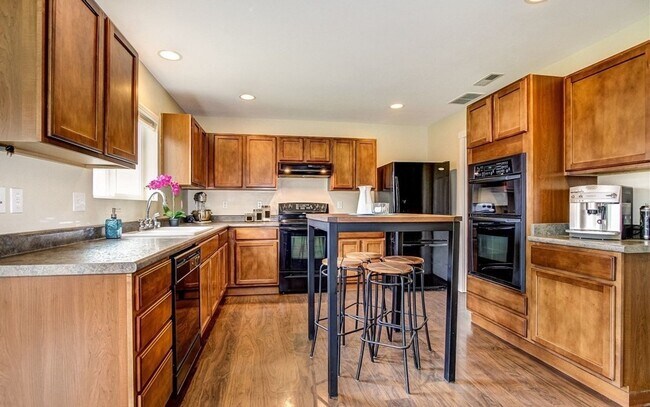 Foto del edificio - Kentlake Highlands 3 bedroom, 2.5 bath beautiful home!