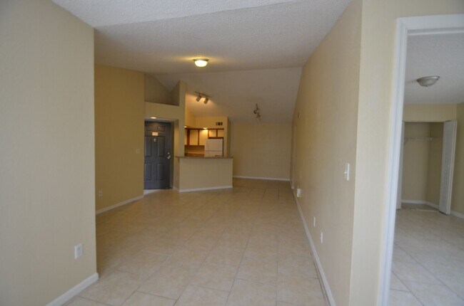 Foto del edificio - 2 bed 1 bath Condo !