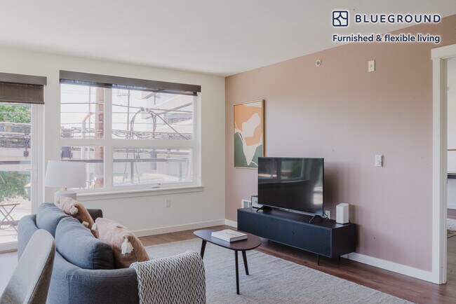 Building Photo - 330 3rd Ave W