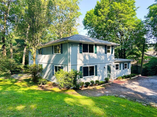 Foto del edificio - 49 Sandy Hill Rd