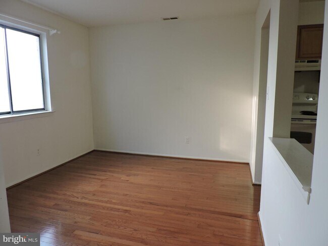 Foto del edificio - 1102 Lisadale Cir