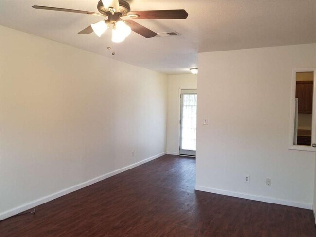 Building Photo - 100 Chalfont Dr