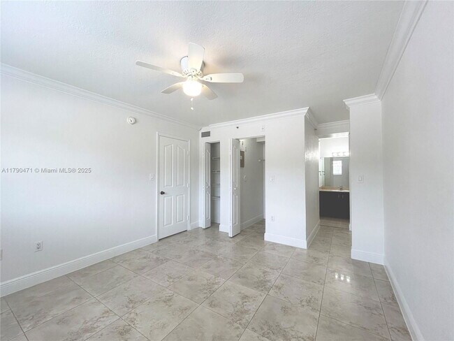 Foto del edificio - 445 SW 11th St