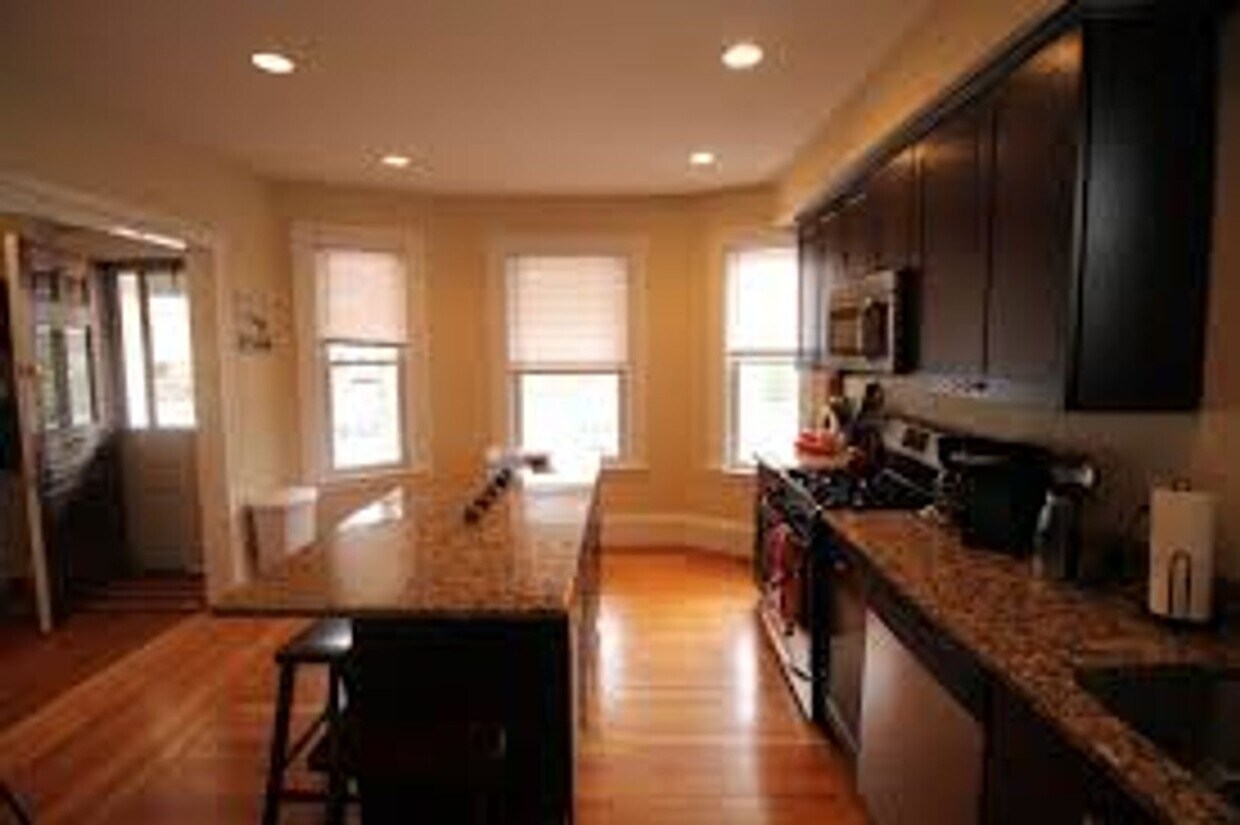 Primary Photo - 73 Leicester St