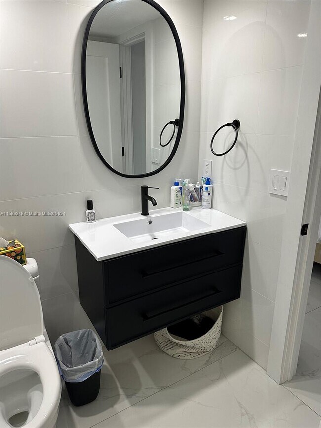 Foto del edificio - 9273 Collins Ave