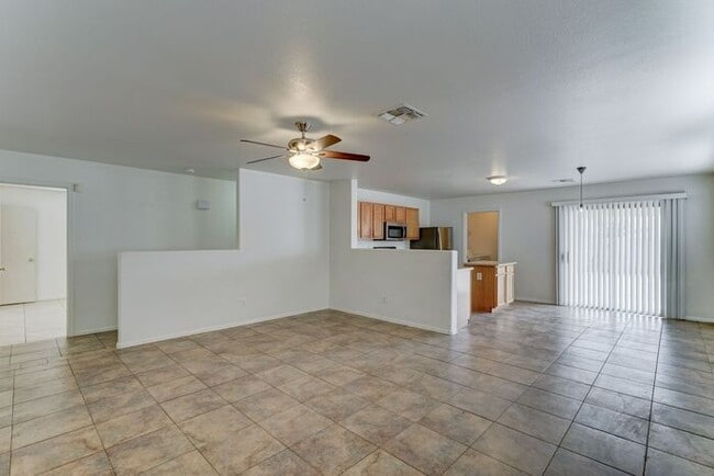 Foto del edificio - COMING SOON! Spacious 3 Bed 2 Bath home in the Estrella Neighborhood