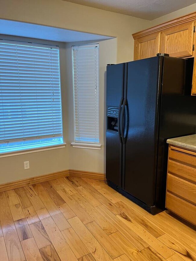 Foto del edificio - 879 Liberty Ln