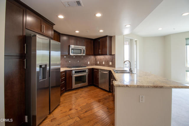 Foto del edificio - 931 E Walnut St