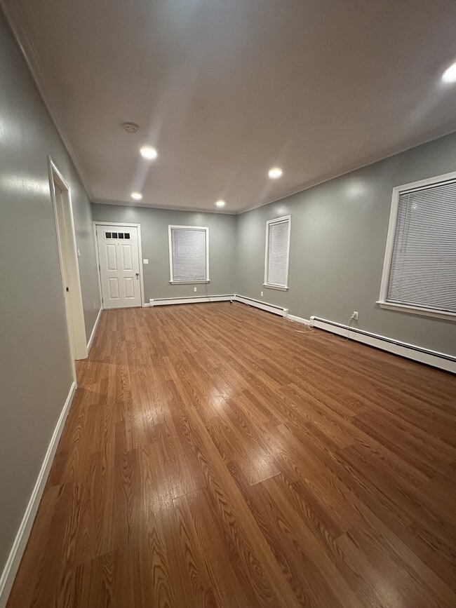 Building Photo - 111 Oak St