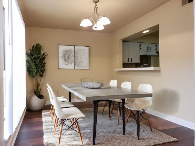 Foto del edificio - 6723 Eastridge Dr