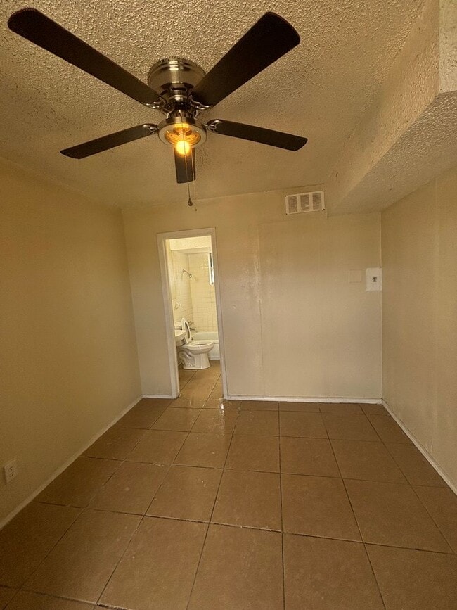Building Photo - Conveniently Located Studio with ALL Utilities INCLUDED