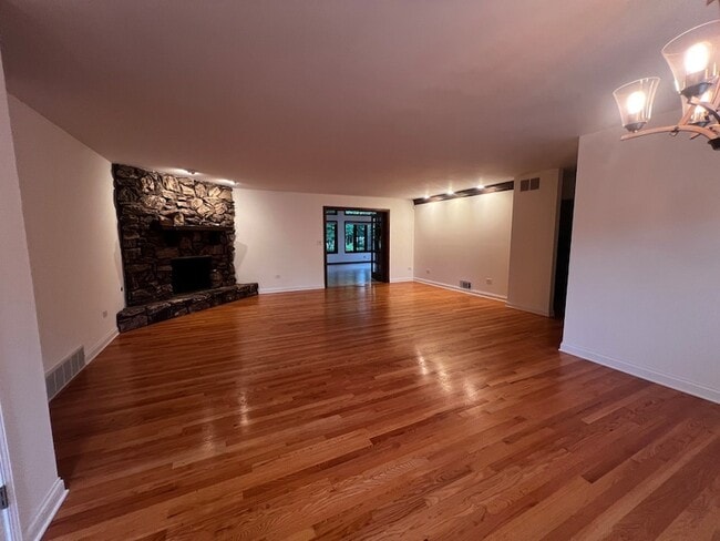 Building Photo - 809 Overlook Dr