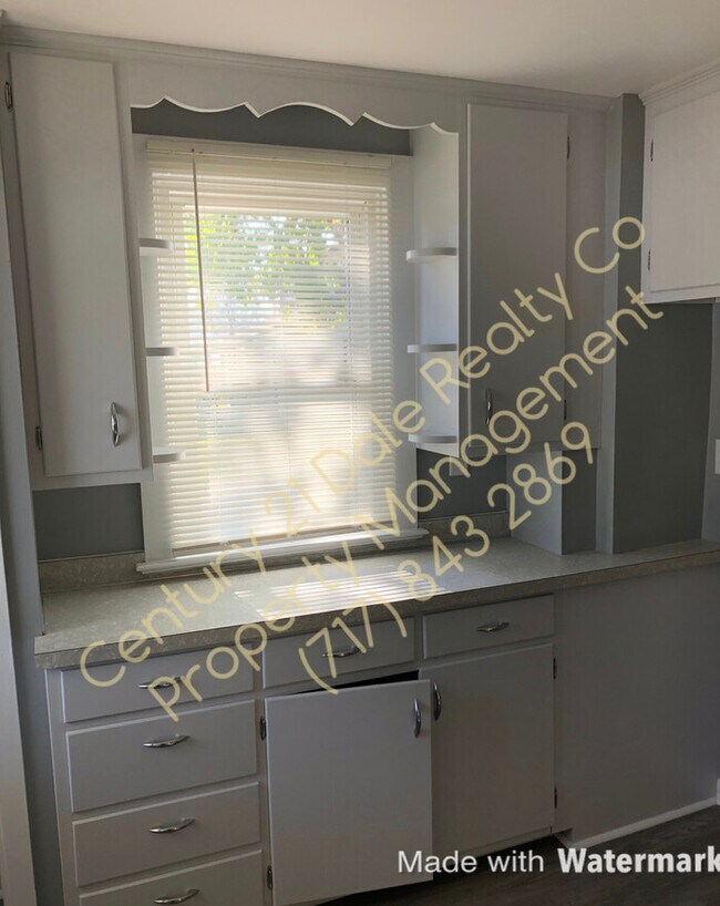 Foto del edificio - Newly Renovated 3 BR, Beautiful Farm House...