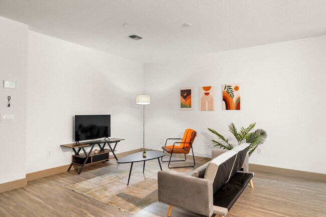 Building Photo - 555 N College Ave