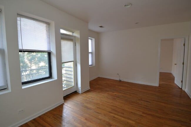 Building Photo - 911 W Dakin St