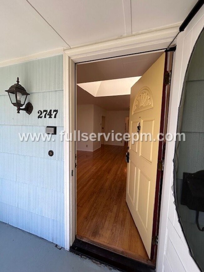 Foto del edificio - Vintage 3 BD 2 BA Admiral Charmer! Huge Deck/Garage!