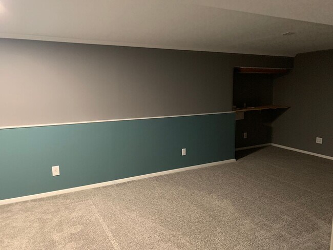 Building Photo - Move in Ready!