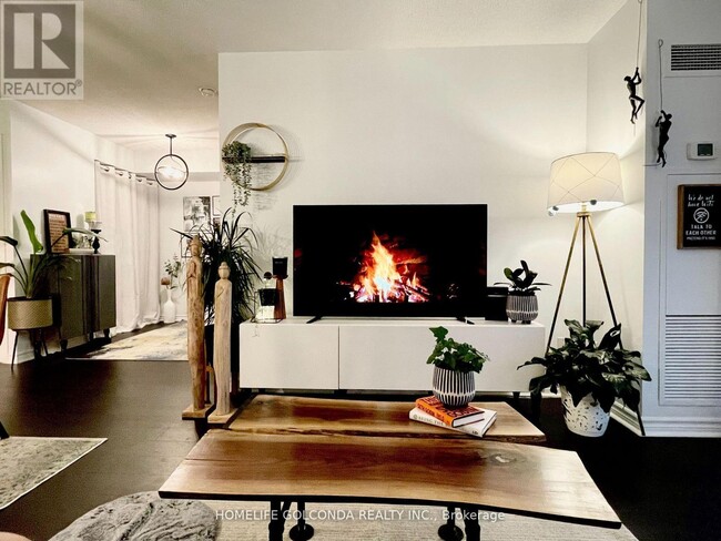 Building Photo - 19 Grand Trunk Crescent