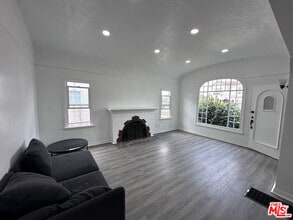 Building Photo - 1116 W 64th St