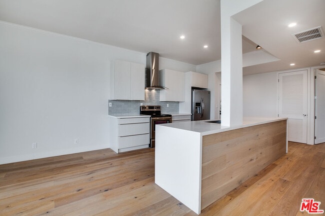 Foto del edificio - 12320 Montana Ave