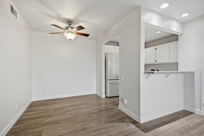 Foto del edificio - Modern 2 Bed / 2 Bath Condo with Private Patio in Desirable Le Parc Community – Chino Hills
