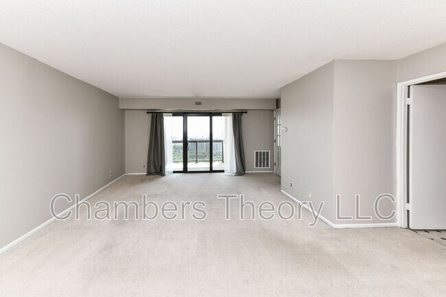 Foto del edificio - 205 Yoakum Pkwy