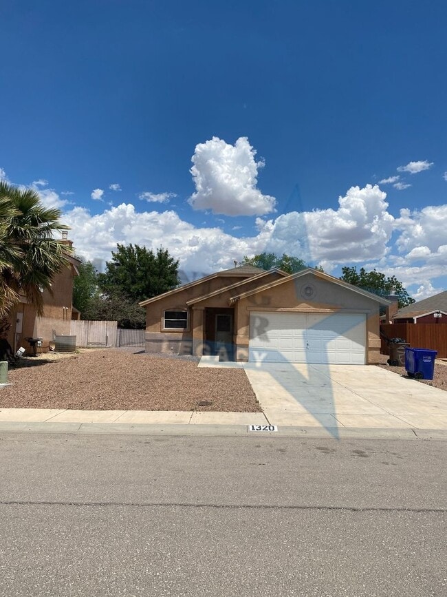 Building Photo - 1320 Doniphan Pl