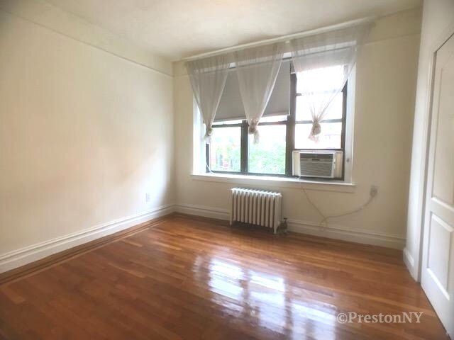 Building Photo - 300 W 21st St