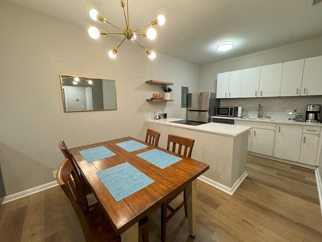 Building Photo - 501 Fenton Pl